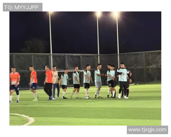 中国足球明星的魅力与帅气风采展现于绿茵场上的精彩瞬间