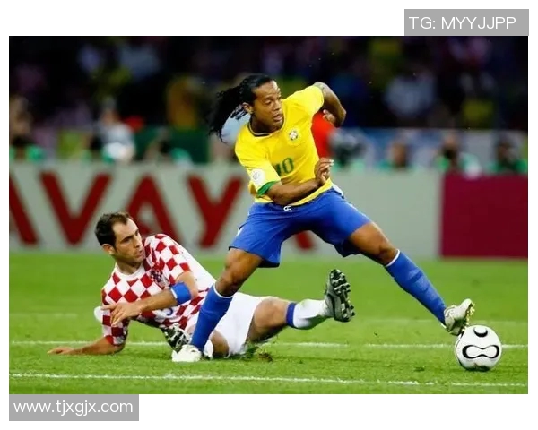 巴西足球明星小罗的传奇人生与辉煌成就回顾